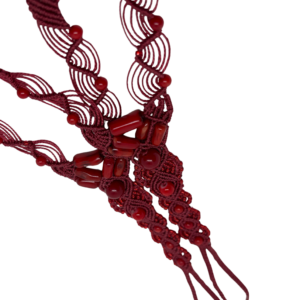 Punased barefootid poolvääriskivi korall, mikromakramee käsitöö