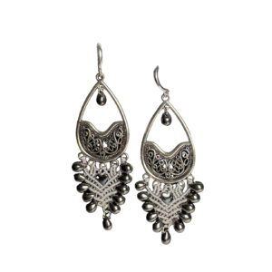 Hõbe, poolvääriskivi hematiit, hõbedast detailid, mikromakramee käsitöö kõrvarõngad