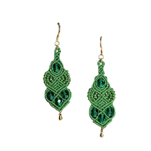 Rohelised, klaaspärlid, kullatud detailid, mikromakramee käsitöö kõrvarõngad